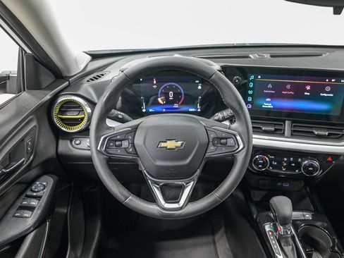 Used 2025 Chevrolet Trax LT w/ Driver Confidence Package FWD image 18