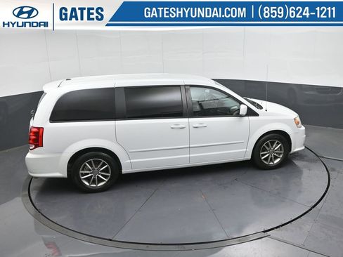 Used 2016 Dodge Grand Caravan SE image 37