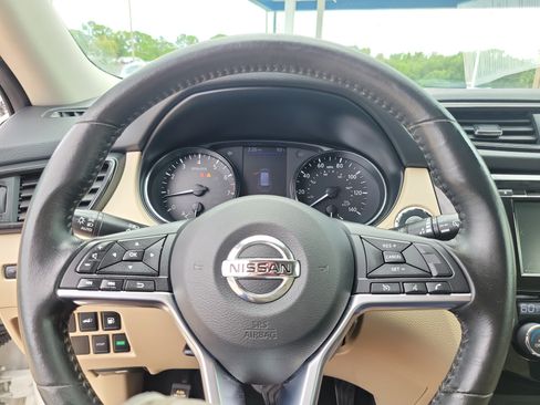 Used 2018 Nissan Rogue SV FWD image 17