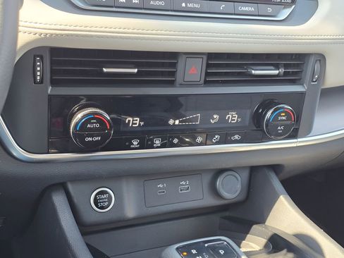 Used 2023 Nissan Rogue SV image 24