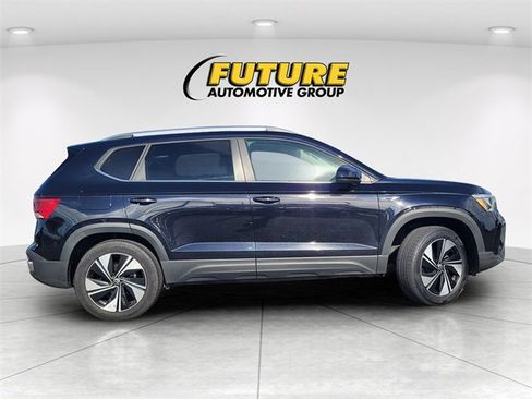 Used 2024 Volkswagen Taos SE image 3