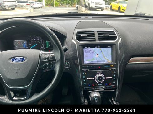Used 2018 Ford Explorer Limited w/ Equipment Group 301A FWD image 10