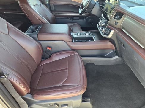 Used 2024 Ford Expedition Limited AWD/4WD image 15