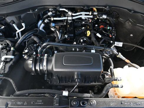 Used 2022 Ford Explorer XLT w/ Equipment Group 202A image 18