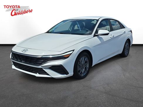 Used 2024 Hyundai Elantra SEL FWD image 1