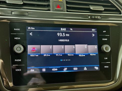 Used 2023 Volkswagen Tiguan SE AWD/4WD image 14