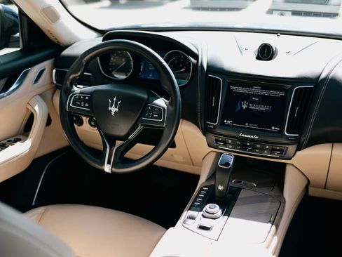 Used 2019 Maserati Levante GranLusso image 7