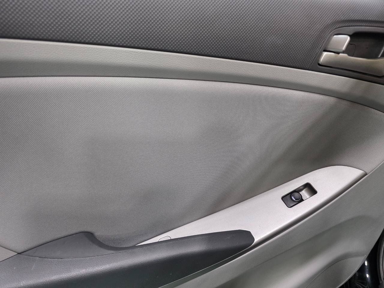 Used 2017 Hyundai Accent SE FWD image 19