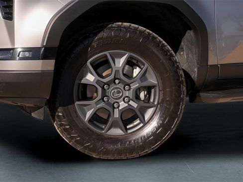 Used 2024 Lexus GX 550 image 4