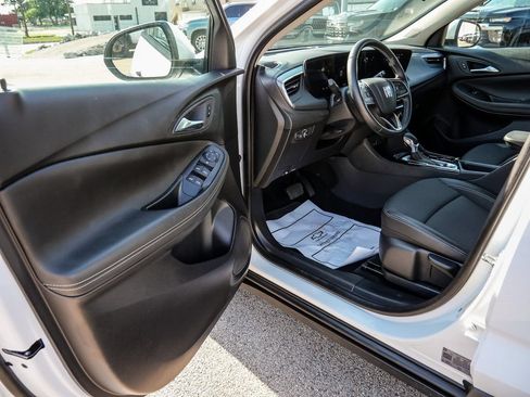 Used 2025 Buick Encore GX Preferred FWD image 25