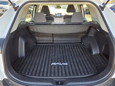 Used 2021 Toyota RAV4 XLE image 12