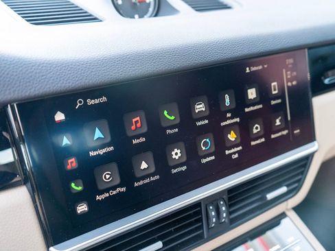 Used 2023 Porsche Cayenne image 23