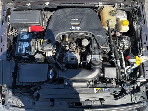 Used 2018 Jeep Wrangler Unlimited Sport S AWD/4WD image 8