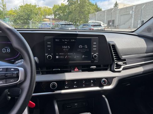 Used 2025 Kia Sportage LX FWD image 17