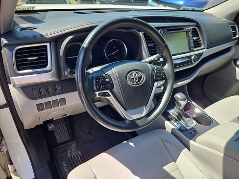 Used 2015 Toyota Highlander XLE AWD/4WD image 13