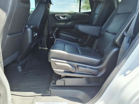 Used 2021 GMC Yukon SLT w/ SLT Luxury Plus Package image 16