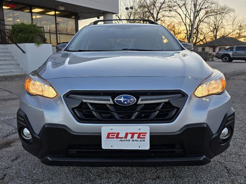 Used 2022 Subaru Crosstrek 2.5i Sport w/ Moonroof Package image 2