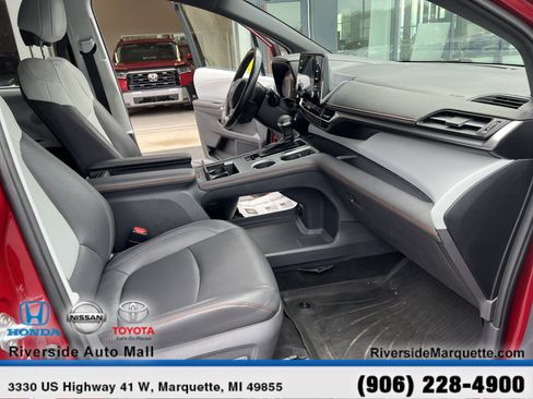 Used 2021 Toyota Sienna XSE AWD/4WD image 27