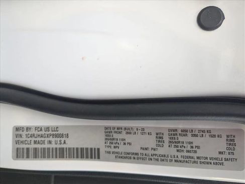 Used 2023 Jeep Grand Cherokee Laredo X image 15