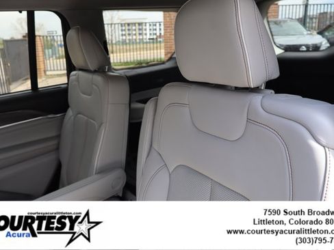 Used 2022 Jeep Grand Cherokee L Overland w/ Luxury Tech Group IV AWD/4WD image 26