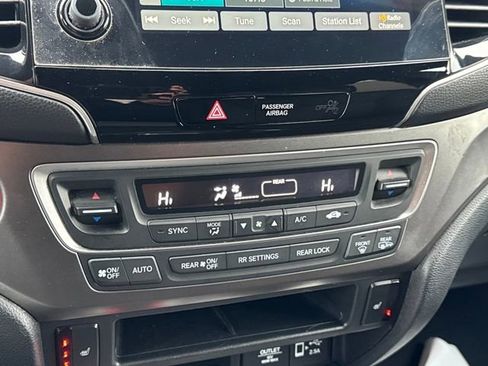 Used 2022 Honda Pilot Sport image 11