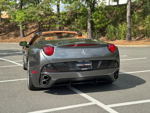Used 2011 Ferrari California RWD image 9