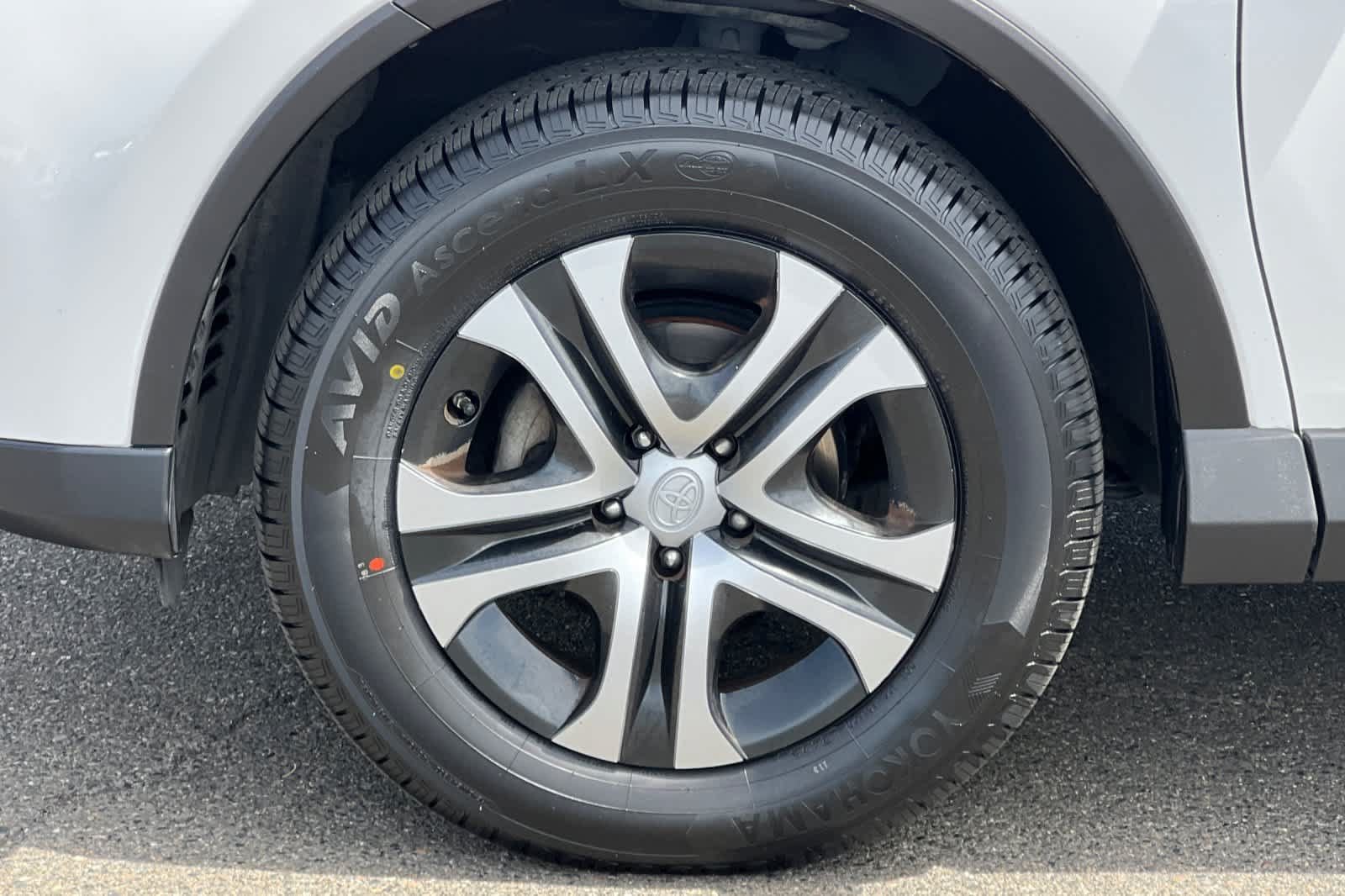 Used 2017 Toyota RAV4 LE w/ Carpet Mat Package FWD image 29