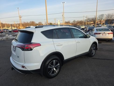 Used 2018 Toyota RAV4 XLE image 5