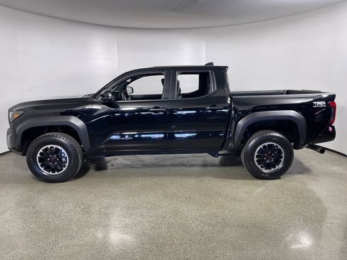 Certified 2025 Toyota Tacoma TRD Off-Road image 6