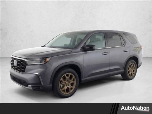 Used 2023 Honda Pilot Touring image 1