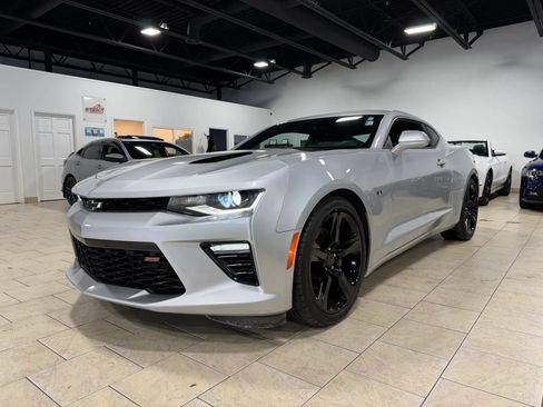 Used 2018 Chevrolet Camaro SS RWD image 11