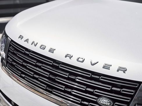 Used 2024 Land Rover Range Rover Long Wheelbase SE AWD/4WD image 7