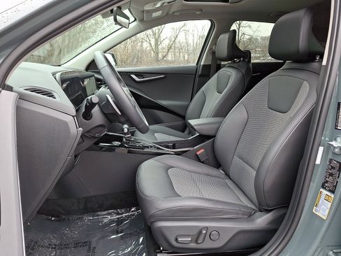 Used 2023 Kia Niro EX Touring image 13