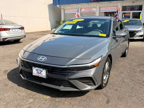 Used 2024 Hyundai Elantra SEL FWD image 4