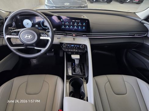 Certified 2025 Hyundai Elantra Limited FWD image 11