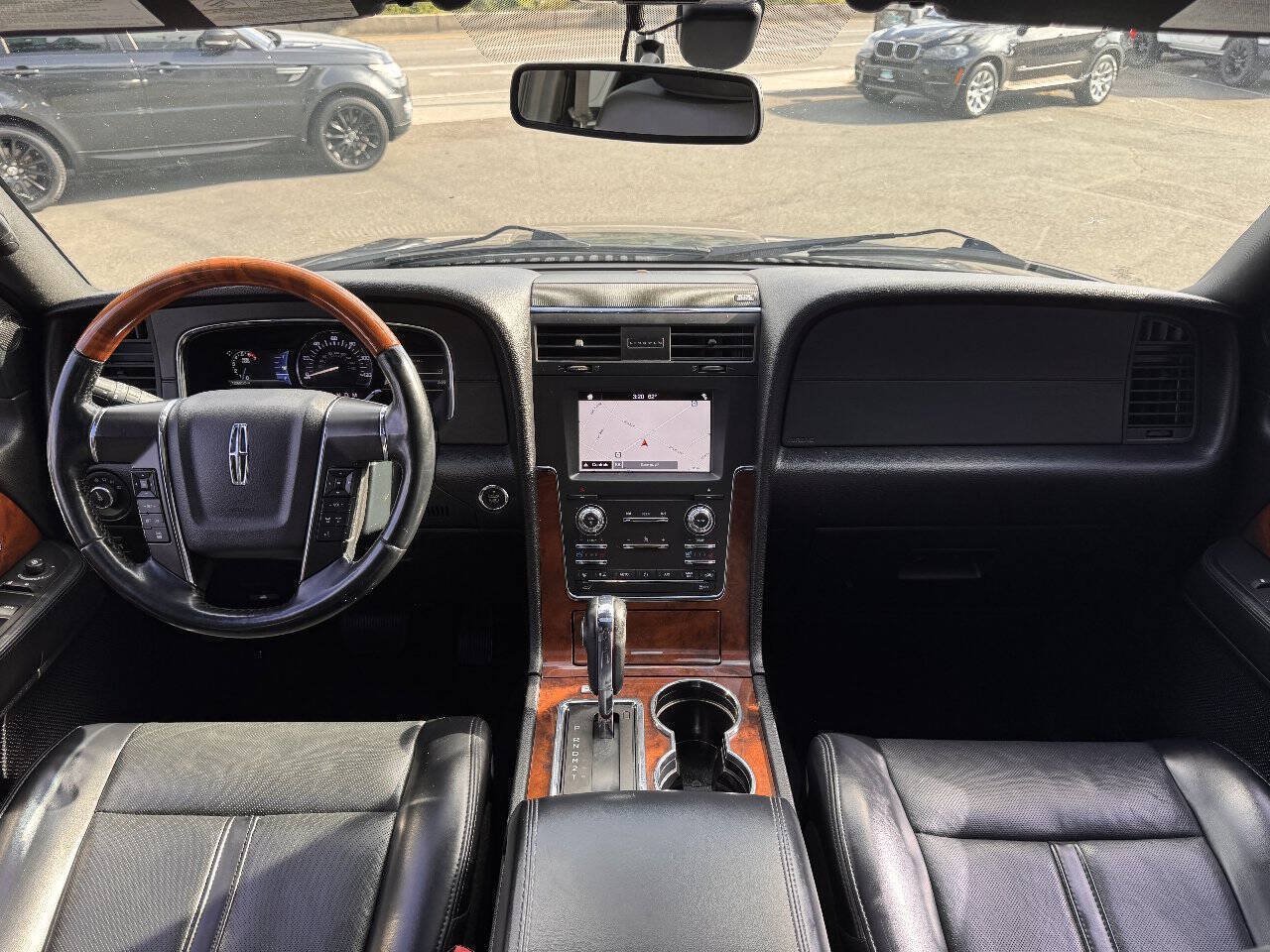Used 2017 Lincoln Navigator Select RWD image 24