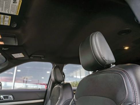 Used 2018 Ford Explorer XLT w/ Equipment Group 202A image 29