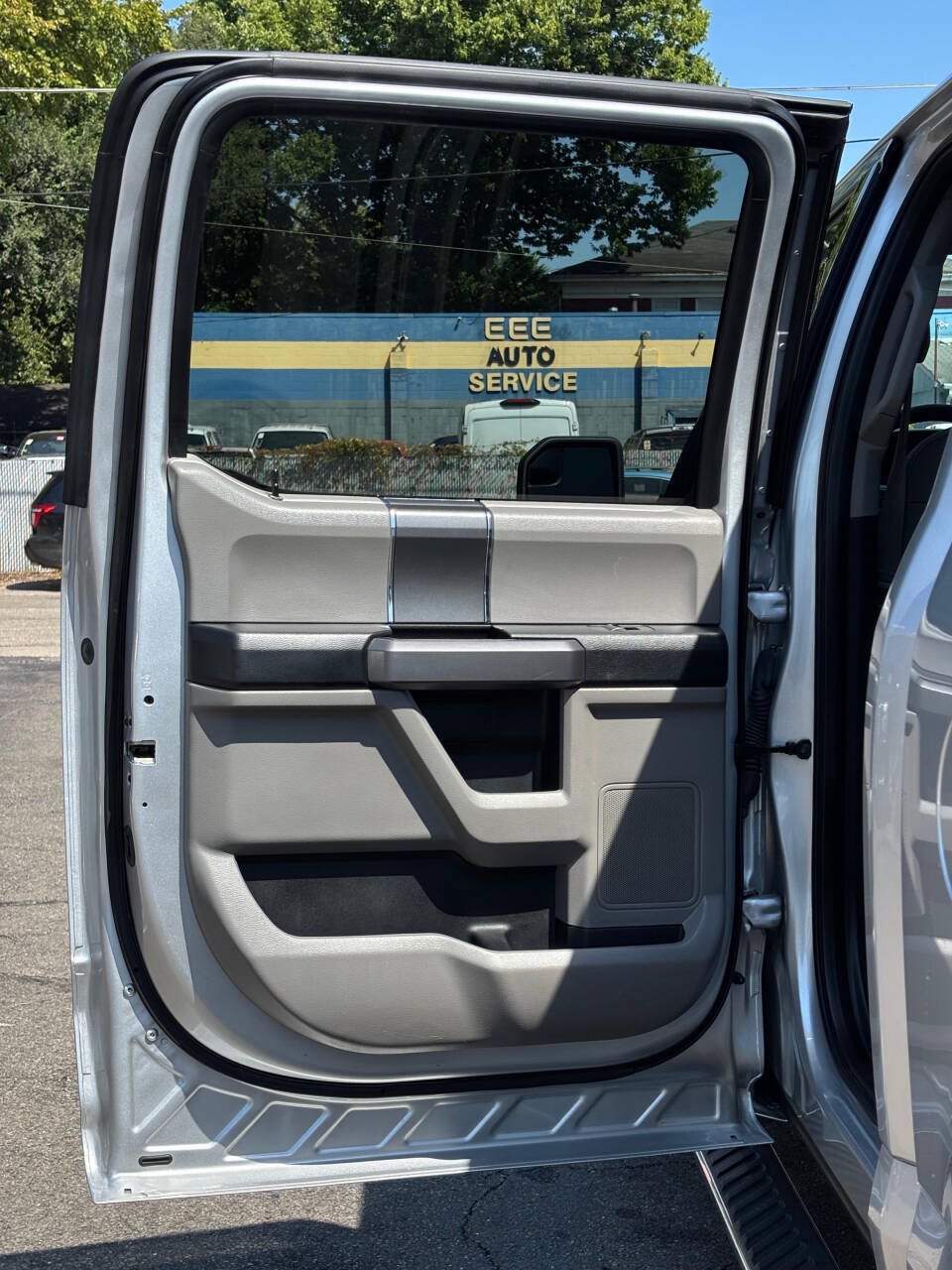 Used 2018 Ford F150 XLT w/ Equipment Group 302A Luxury AWD/4WD image 11