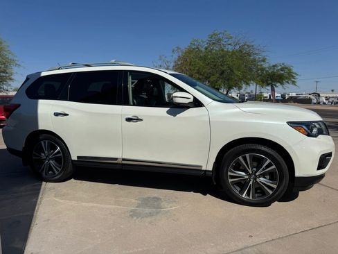 Used 2018 Nissan Pathfinder Platinum AWD/4WD image 5