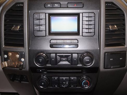 Certified 2017 Ford F550 4x4 Regular Cab Super Duty image 22