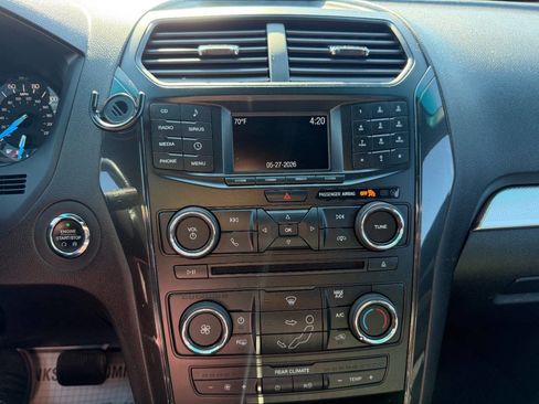 Used 2016 Ford Explorer XLT AWD/4WD image 24