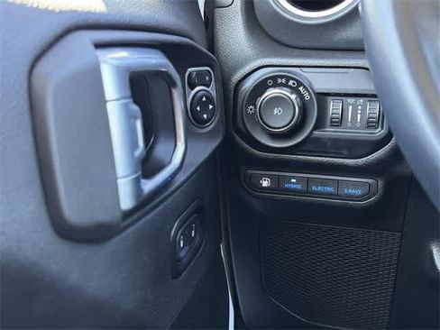 Used 2022 Jeep Wrangler Unlimited Sahara image 18