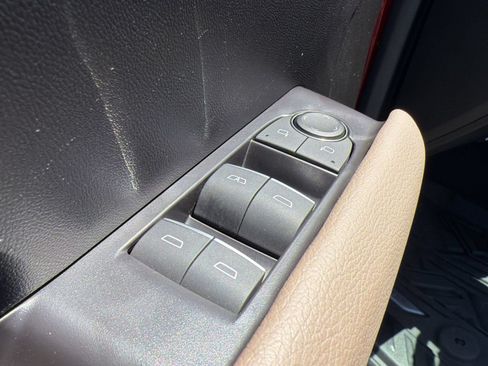 Used 2024 GMC Canyon Denali AWD/4WD image 32