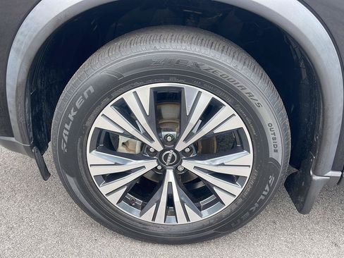 Used 2023 Nissan Rogue SV FWD image 12