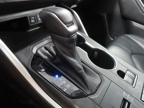 Used 2022 Toyota Highlander XLE FWD image 29