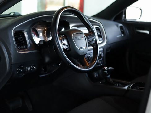 Used 2020 Dodge Charger SXT w/ Blacktop Package image 9