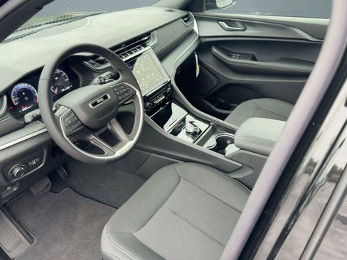 New 2025 Jeep Grand Cherokee L Laredo image 21