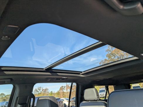 Used 2023 GMC Yukon XL Denali image 15