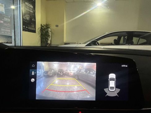 Used 2023 Hyundai Elantra Limited image 18