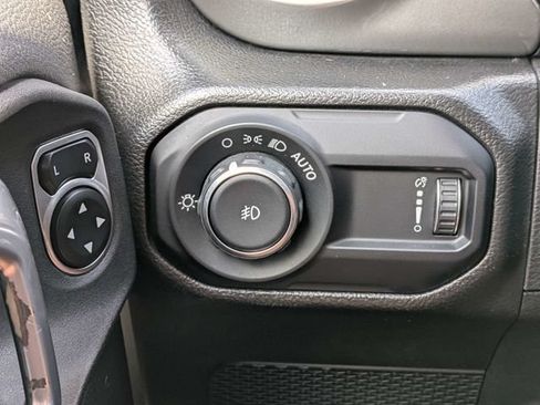 Used 2023 Jeep Wrangler Unlimited Sahara AWD/4WD image 29